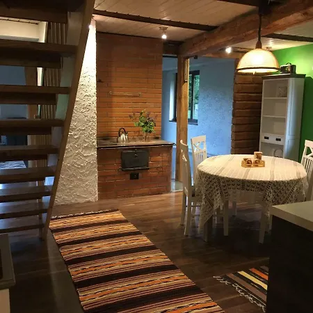 Semesterbostad Kaeaenu Puhkemaja *