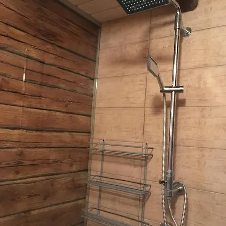 Semesterbostad Kaeaenu Puhkemaja *